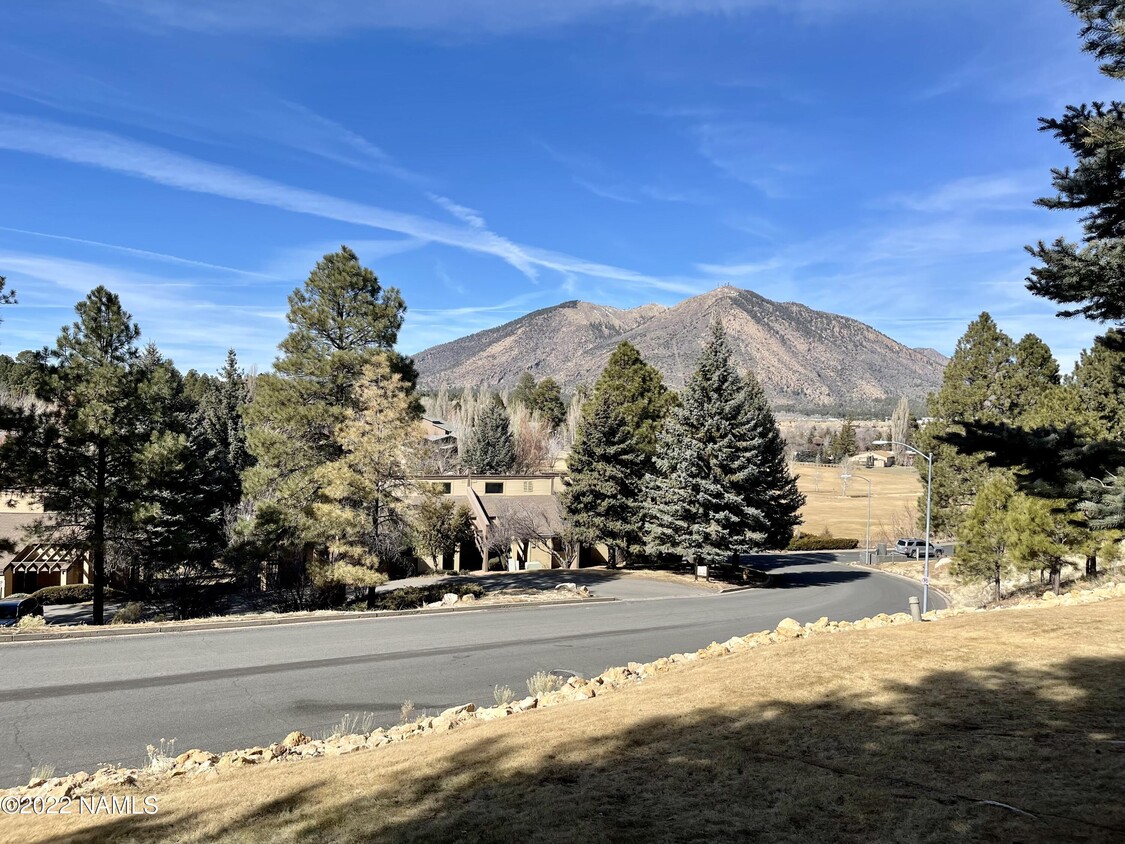 Primary Photo - 2605 N Pinon Ridge Dr
