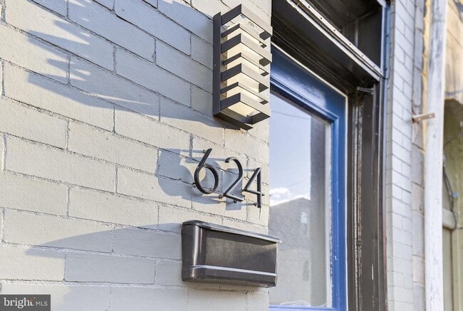 Building Photo - 624 St Joseph St