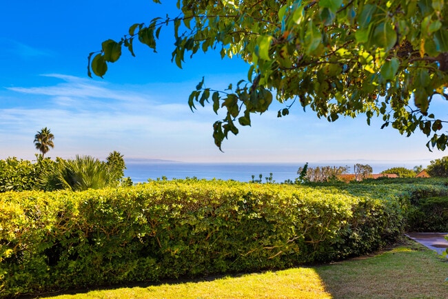 Foto del edificio - 3621 Malibu Country Dr