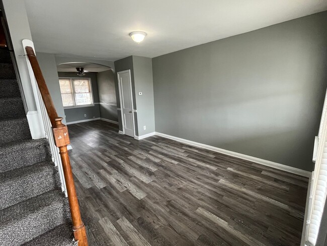 Foto del edificio - Newly Renovated Townhome available in 21224!