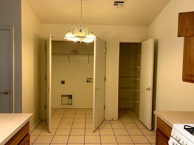 Building Photo - 1108-UNIT Brandywine Ln
