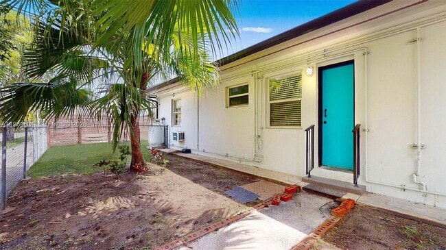 Foto del edificio - 2499 SW 27th St