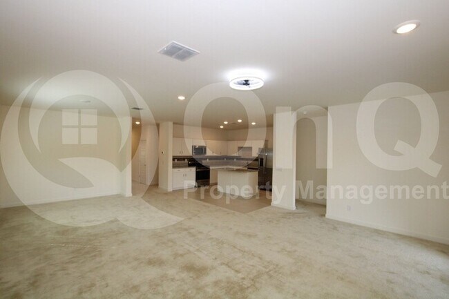 Building Photo - 882 E Wiley Way