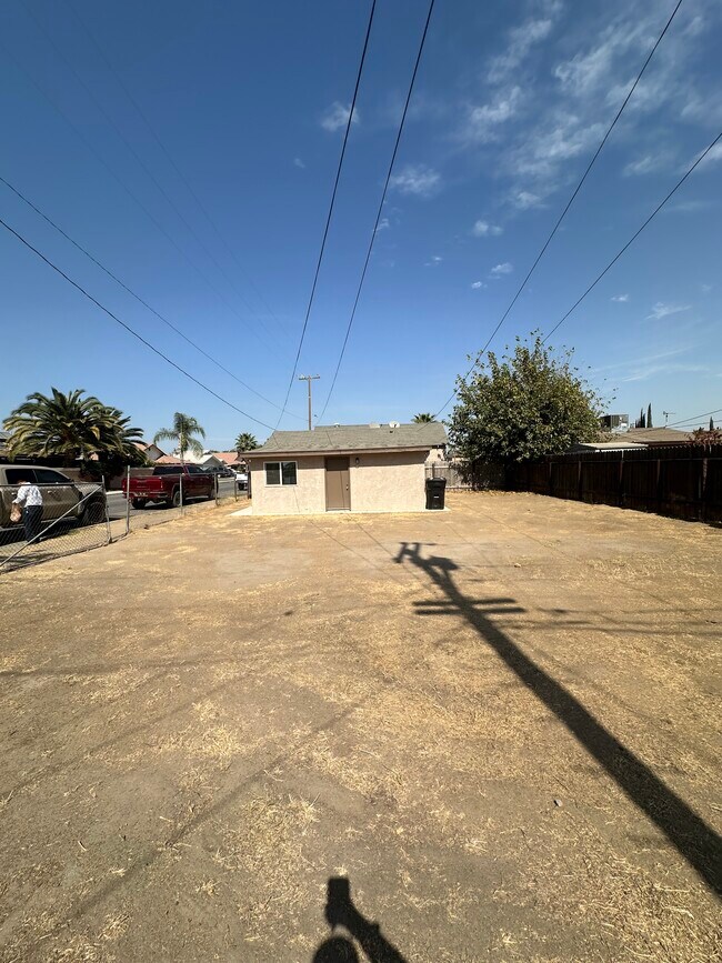 Building Photo - 489 W Los Angeles Ave