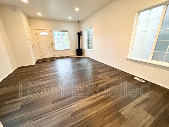 Foto del edificio - 7225 E G St