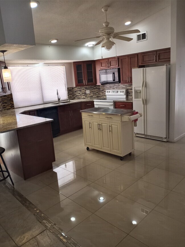 Foto del edificio - 2482 SE Drayton Rd