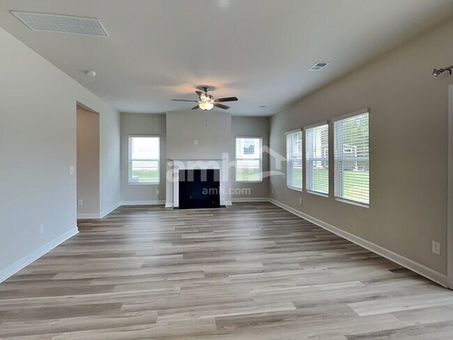 Building Photo - 237 Maxwell Dr