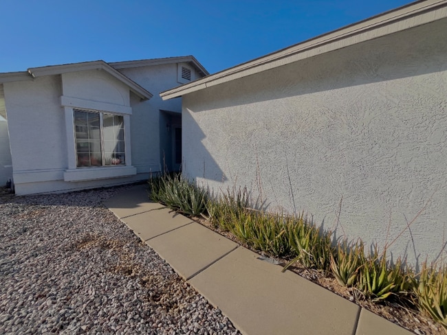 Building Photo - 3633 W Wahalla Ln