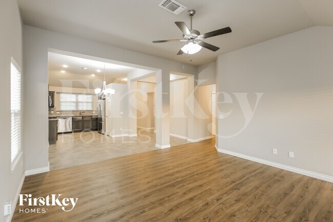 Foto del edificio - 3104 Old Frisco Rd