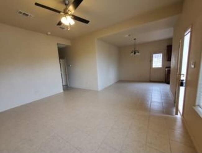 Building Photo - "Spacious 3-Bedroom Duplex Retreat in Gran...