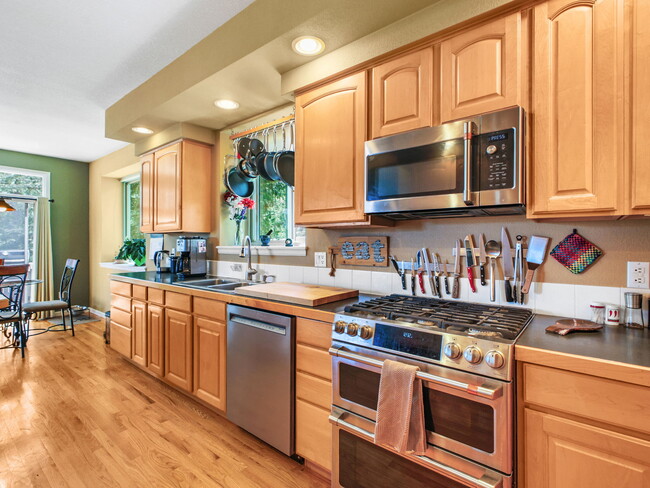 Building Photo - 3648 Heatherwood Way