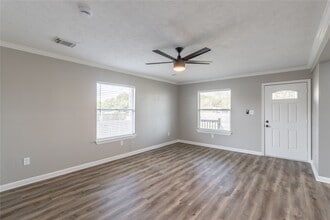 Building Photo - 725 10th St