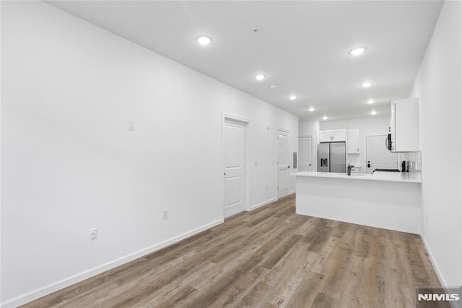 Building Photo - 51 E Main St