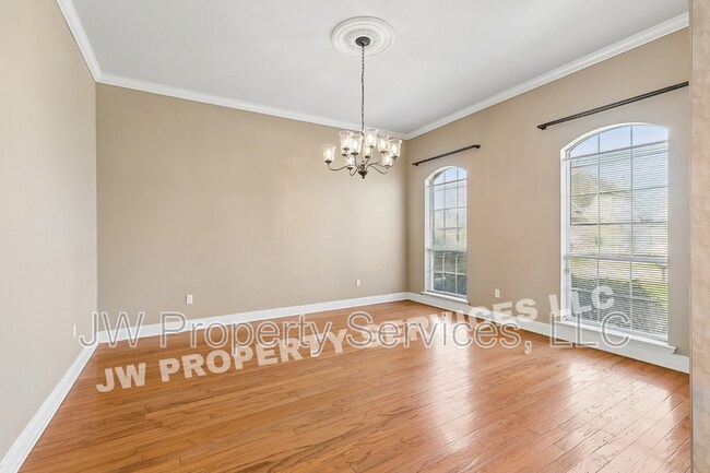 Building Photo - 1208 Lake Frances Dr