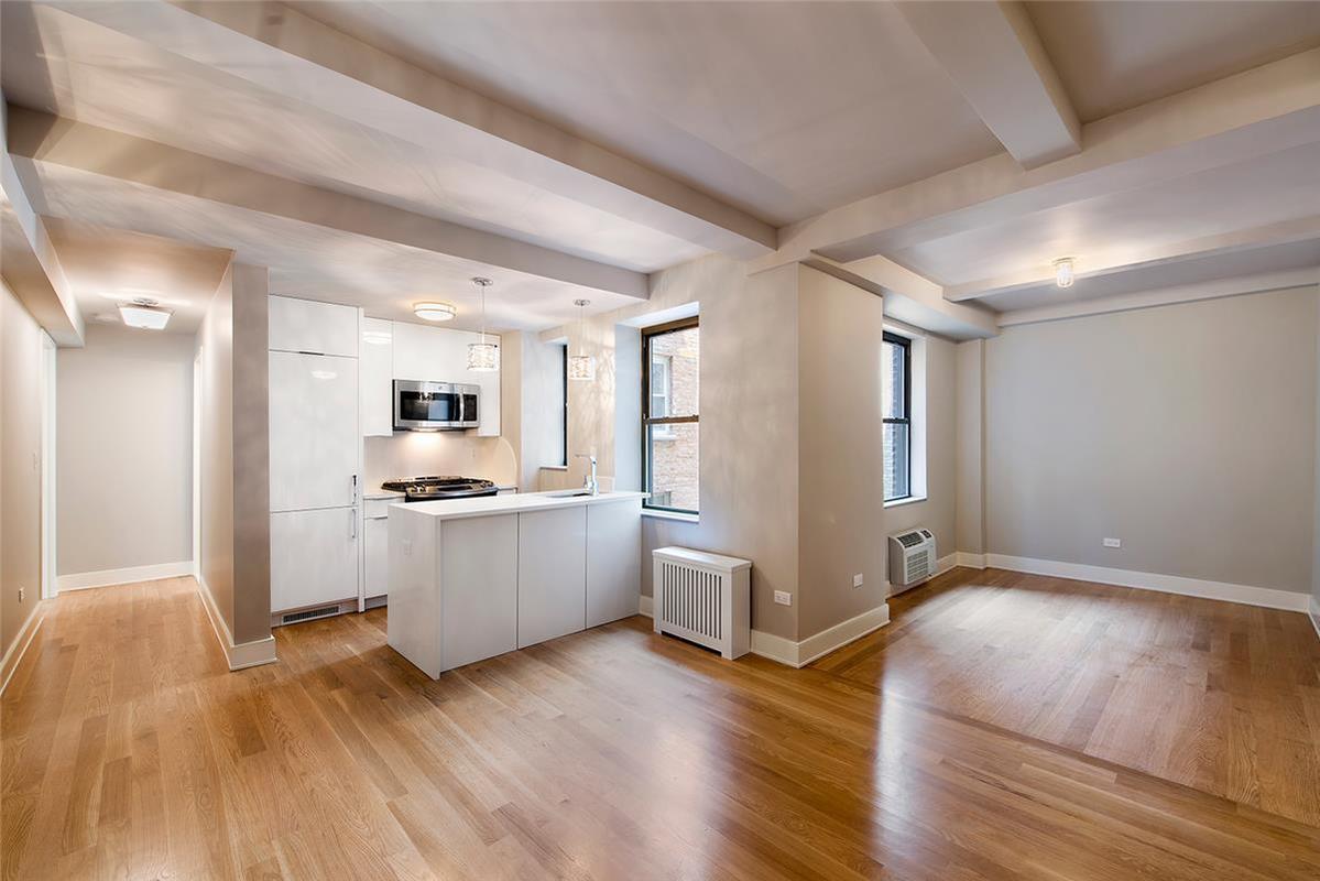 Foto principal - 303 W 30th St
