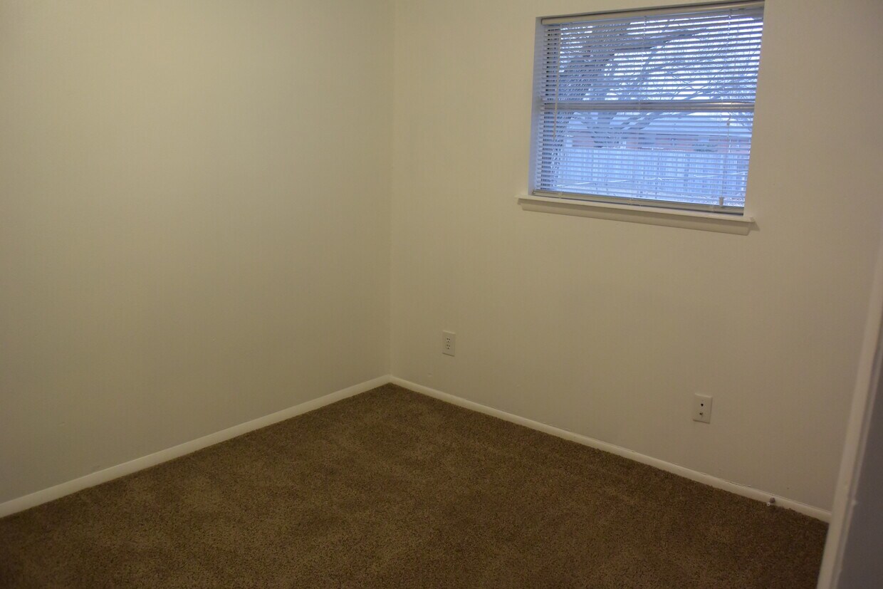 Primary Photo - 2216 Marshall Dr