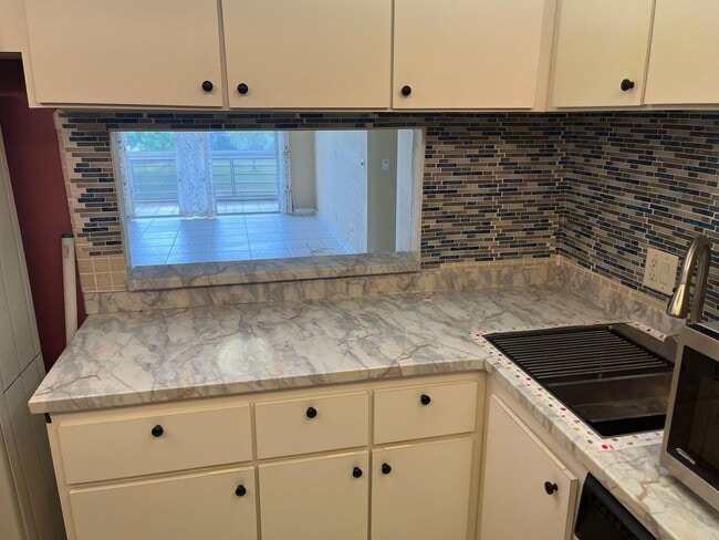 Building Photo - 12015 Greenway Cir S