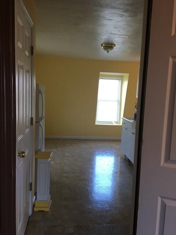 Building Photo - 14 Forest St