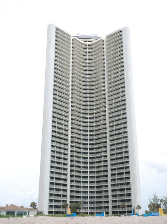 Primary Photo - 3000 N Ocean Dr