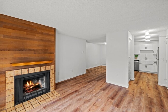 Building Photo - 1150 NE Sunset Blvd