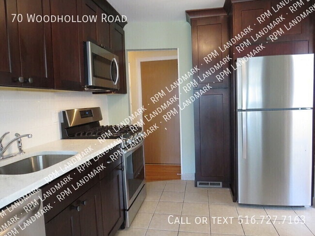 Photo - 70 Woodhollow Road- House