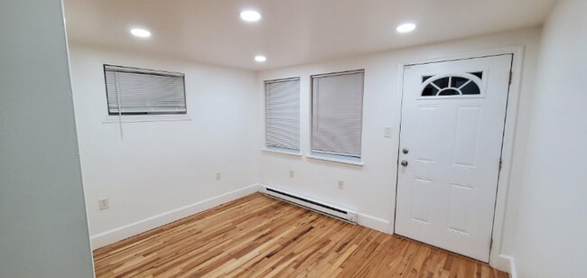 Building Photo - 327 W School House Ln