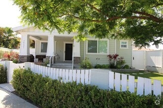 Building Photo - 26221 Oak St