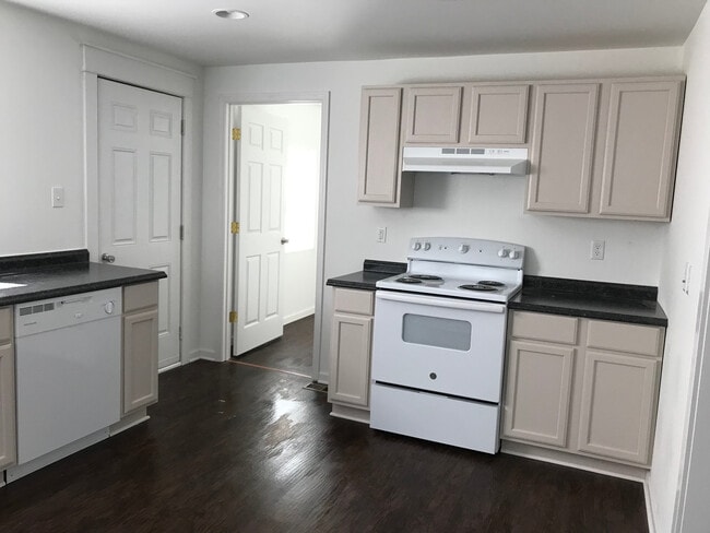 Photo - Adorable cottage in the heart of Rustburg!! 1 bed 1 bath! House