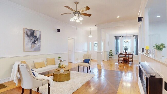 Foto del edificio - 100 Sweetbriar Lakes Dr