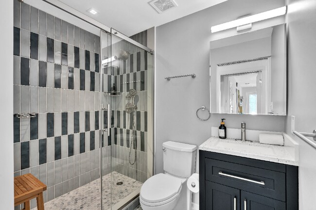 Building Photo - 310 SW 31st Ct