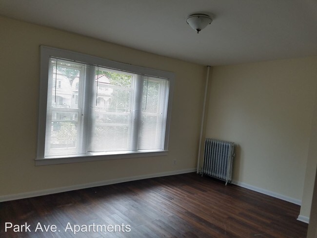 Building Photo - 496 Park Ave
