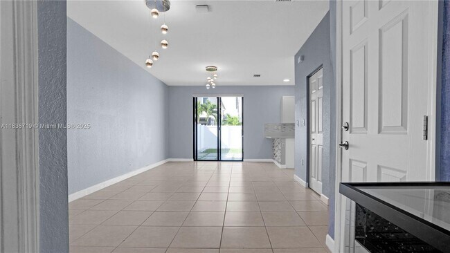 Foto del edificio - 3439 W 106th Terrace
