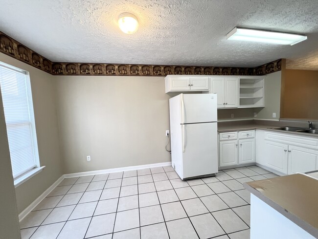 Building Photo - 623 Belle Court
