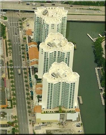 Foto principal - 200 Sunny Isles Blvd