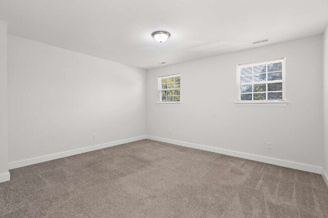 Foto del edificio - Almost new home for rent
