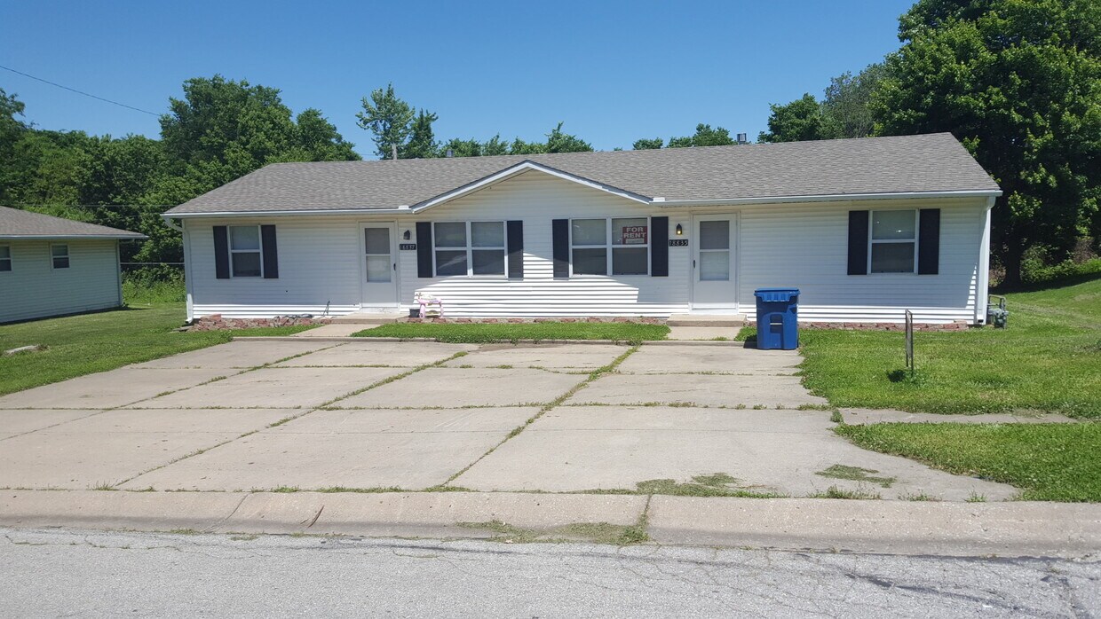 18837 E Wigwam Dr, Independence, MO 64056 House Rental in