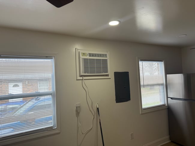 Building Photo - 922 Hastings St