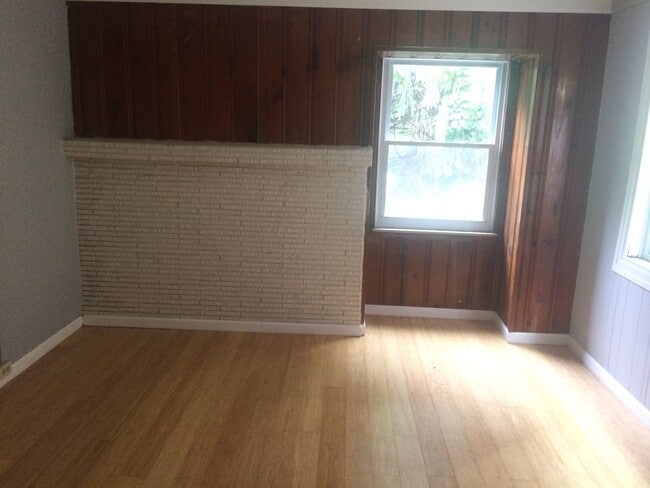 Building Photo - Troy Hill - 2 BR Single Family House Troy ...