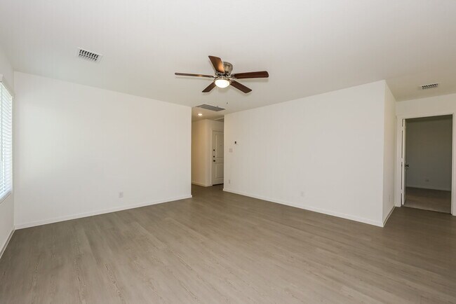 Foto del edificio - 1617 Sparrow Hawk Rd