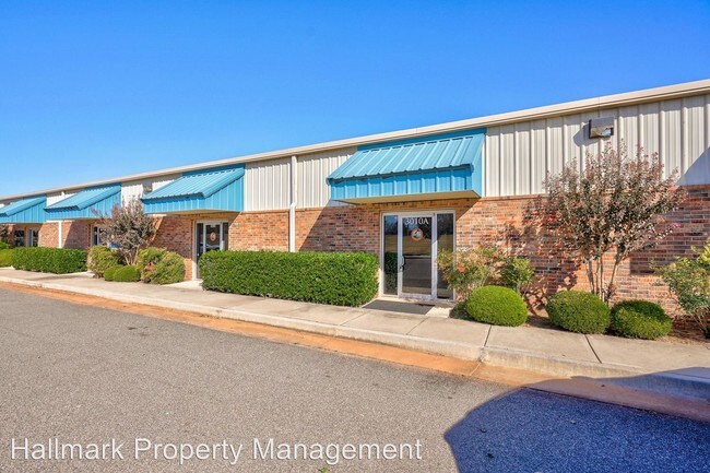 Building Photo - Studio, 0.5 bath House - 3010A S Sunnylane