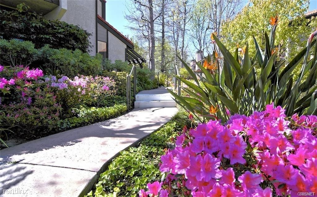 Primary Photo - 3 br, 3 bath Condo - 21821 Burbank Blvd Un...