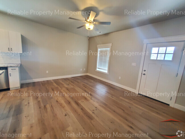 Building Photo - 359 N 3rd W