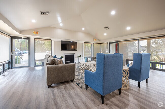 Casa club - French Colony