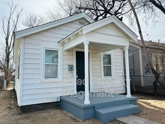 Building Photo - 2222 SW 28th St