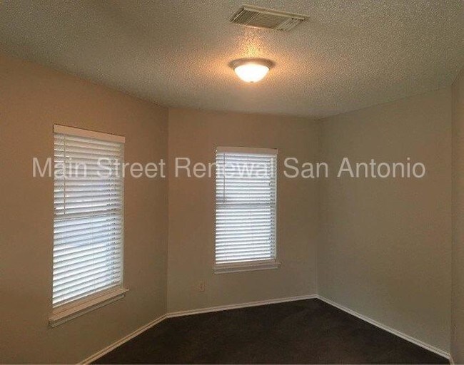 Foto del edificio - 7034 Cole Creek Dr