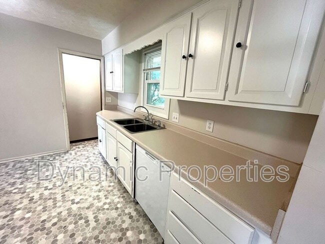 Building Photo - 2028 N 70th St