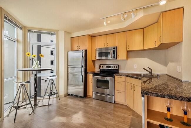 Building Photo - 103 Bellevue Ave E