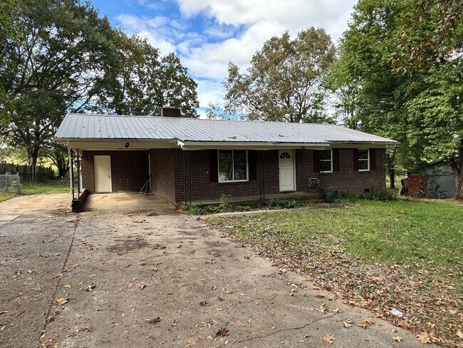 Foto del edificio - (Currently working on the property) 3/2 in...