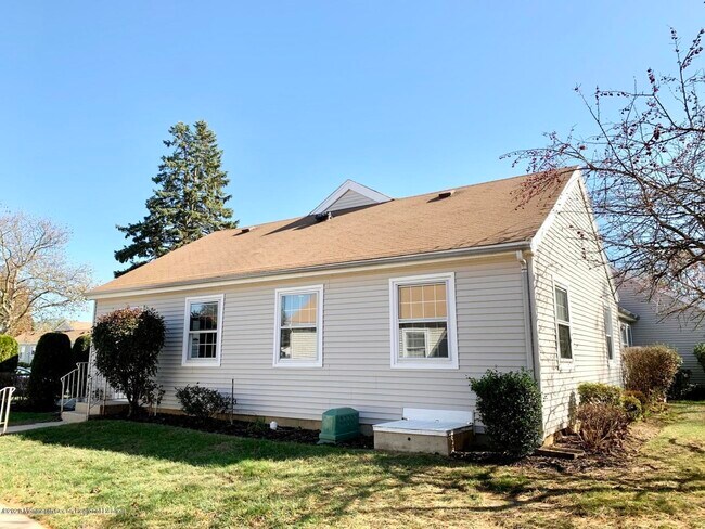 Building Photo - 93A Halls Croft Rd
