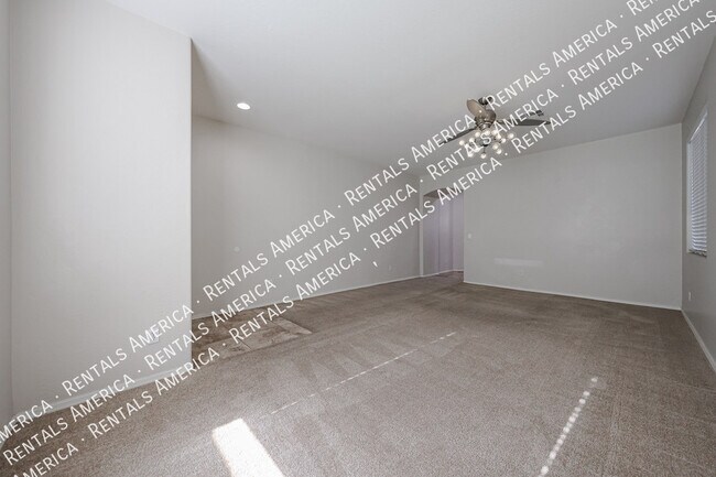 Foto del edificio - 44388 W Oster Dr